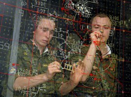 Штабные планшетисты используют белые карандаши, но они по оргстеклу могут писать