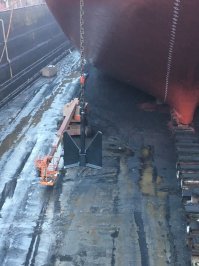 А вот вам якорь и винт этого красавца!