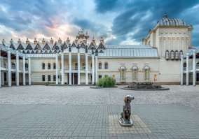 Это мой город,фото профессиональные, но его я так вижу тоже. Но автор данной статьи так не видит города РФ. Машина гугла приблизительно такие делает снимки, но с жителями и авто.