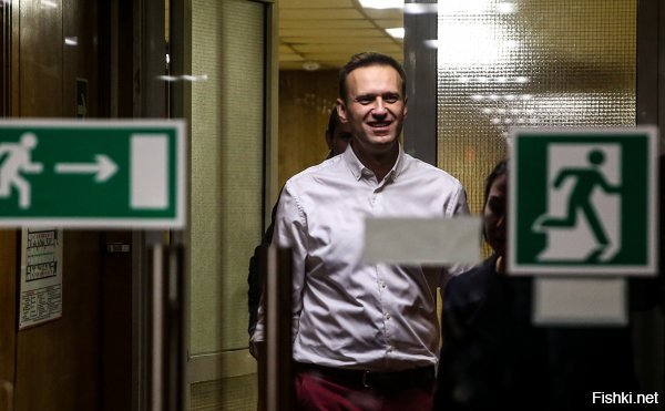 С Навального сняли запрет на выезд за границу

Отмену наложенных ранее ограничений в службе судебных приставов объяснили уплатой политиком требуемой суммы.