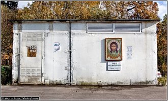 В смысле??))  Он что в розетке живёт. А его храм это трасформаторная будка??