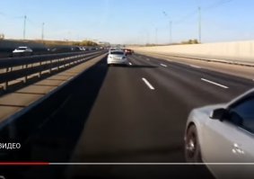 Правильно сделали, что наказали "учителя" ("отучили" учителя :) ).
Я хоть и не водитель, но по видео видно, что рег едет соблюдая дистанцию и быстрее, чем соседний ряд. А вот подрезальщик подставился намеренно: там до красной машины место было гораздо больше, чем в левом ряду.