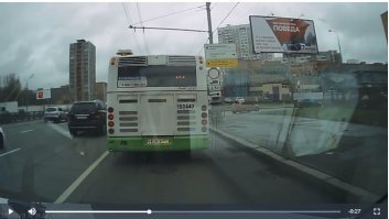 Символично там на плакате "Так начиналась победа".