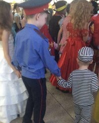 У этой страны нет будущего, кроме некоего "светлого прошлого", к которому надо почему-то стремиться.
Раньше обещали коммунизм, а теперь Рай. 
Видимо в Рай попасть проще, чем построить коммунизм.
