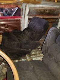 Интерьер фургона также выглядит незавершенным