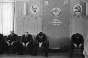 По Вашему совету посмотрел фото лиц простых людей застойных 70 годов. Спасибо, я уж лучше современные...
