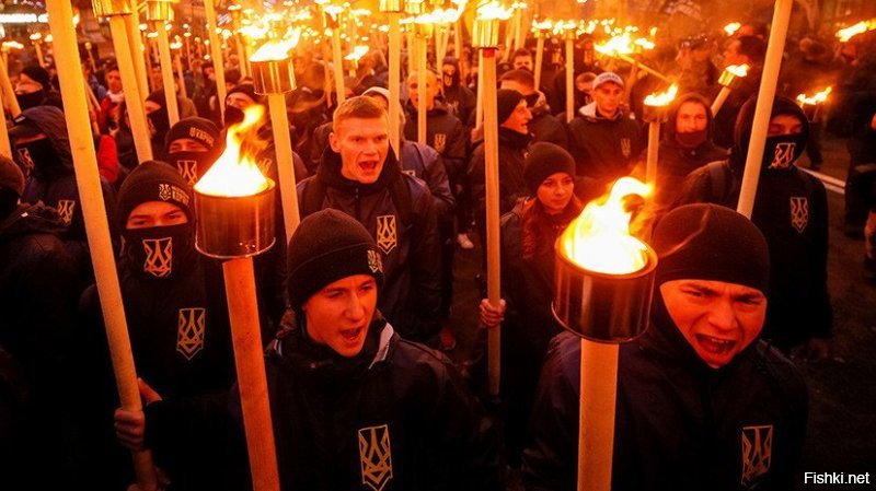 Этот шабаш у них каждый год по несколько раз. 1 января (День рождения пассивного пидара Бандеры). Так и хочется туда гранату кинуть. И это не Лемберг, а Киев, куда вся нацистская сволочь после майдана перебралась