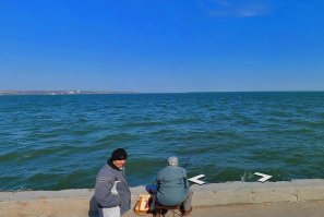 А вот на керчинскую заехать можно, но как раз чуть дальше, чем сденан снимок - дальше стоят преграждающие столбы.