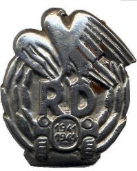 И словацких дивизий СС
"23 июня 1941 г. Словакия объявила войну СССР, и 26 июня на Восточный фронт был отправлен Словацкий экспедиционный корпус (около 45 тыс. солдат). Его командиром был генерал Фердинанд Чатлош. Корпус был включён в состав группы армий «Юг». В его составе было две пехотные дивизии (1-я и 2-я).
Немецкое командование хорошо отзывалось об этом соединении, словаки проявили себя «храбрыми солдатами с очень хорошей дисциплиной», поэтому часть постоянно применяли на передовой линии. 1-я моторизованная дивизия приняла участие в штурме Ростова, воевала на Кубани, наступая на Туапсе. В начале 1943 года дивизию возглавил генерал-лейтенант Стефан Юрек."

Нагрудный знак 1-й словацкой дивизии.