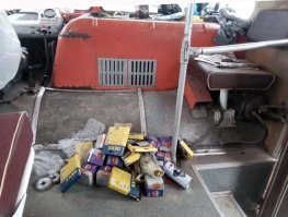 Обожаю подобные посты! Самоделкину и автору респектище! Сразу вспоминается ни с чем не сравнимый запах в салоне! Хоть в юности меня до дачи подвозил обычный, заднеприводный ПАЗ, с синими или зелеными полосками...Но что то доброе и родное на память приходит! Сельская дорога, пыль, солнце и молодость!!! Могу добавить, что на боковых сиденьях восседали кондуктоши, с кожаной сумкой и "понтрантажем" рулонов билетов и всем предлагали обилетиться!!