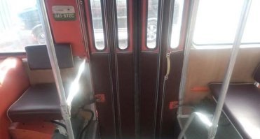 Обожаю подобные посты! Самоделкину и автору респектище! Сразу вспоминается ни с чем не сравнимый запах в салоне! Хоть в юности меня до дачи подвозил обычный, заднеприводный ПАЗ, с синими или зелеными полосками...Но что то доброе и родное на память приходит! Сельская дорога, пыль, солнце и молодость!!! Могу добавить, что на боковых сиденьях восседали кондуктоши, с кожаной сумкой и "понтрантажем" рулонов билетов и всем предлагали обилетиться!!