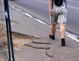 Уволили с работы т.к. сандали без носков!
были