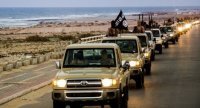 Игиловцам пора жаловаться, что в результате войны в Сирии и Ираке многие пикапы Тойоты у них были уничтожены.  Но ни как не переведутся. Взамен утраченых им японцы тоже новые поставляют даром?