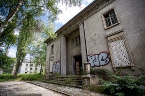 В любом старом городе Европы есть "заброшки".Берлин.