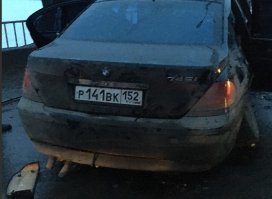 За рулем древней Бэхи (2002г.) был чуркобес!
"...проезжал мимо после аварии минут 30 прошло, было много лиц кавказкой национальности, по ходу виновник аварии что ехал в 7ке БМВ не русский нос. 
Возле погибшего из Вольво на коленях стояли две женщины, плакали. 
Носы ходили туда сюда, их там человек 15-20 шарахалось..."
Отсюда:vk com/vkyrse_nn?z=video-131593427_456239121%2Fvideos-131593427%2Fpl_-131593427_-2