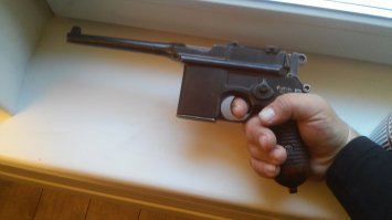 Не поверишь, но они до сих пор попадаются, полностью боеспособные, в заводской смазке)