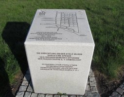 В Курске есть немецкое кладбище, вполне себе ухоженное. Никто не против, есть и есть. Это история, её забывать нельзя.