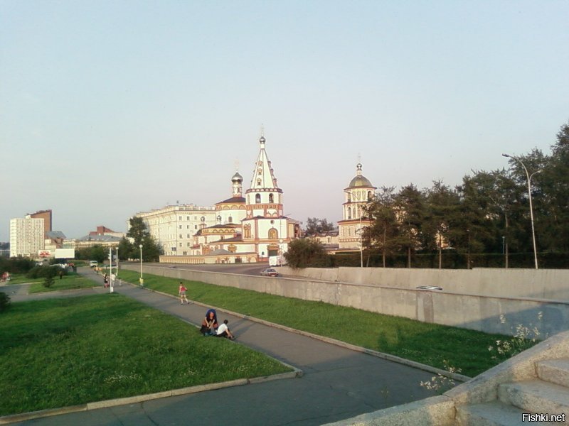 Спасибо, 2 года прожил в Иркутске(2006-2008гг). Поработал в "Байкалвесткоме" кто помнит этого оператора сотовой связи. Город очень нравиться. А Байкал это сила. Очень скучаю по этим местам. Надеюсь еще побывать в этих прекрасных местах. Несколько фото из многих которые храню. Не подписываю не помню все названия мест.