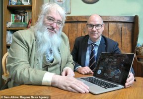 А дровосек с бородой атлант?