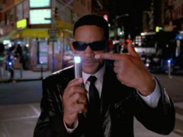 Всё гораздо проще: ты только что встретил инопланетянев.