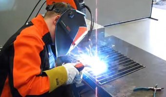 "На что не разрешали смотреть женщинам на Руси"
На сварку?