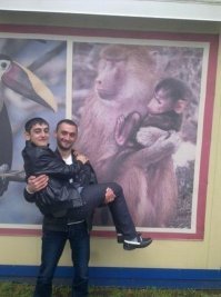 Обезьянки повзрослели и приехали в город поступать.