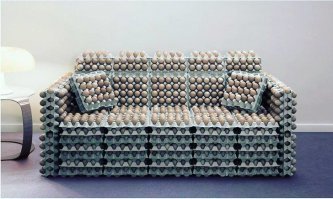 Про этот диванчик я уже читал где-то. Если была правдивая информация, то всё это выполнено из мягкого материала, но с офигительной реалистичностью. Я бы себе в дом такой прикупил бы, если бы он не стоил как чугунный мост.