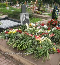 Могила Густова - ударник КИНО!