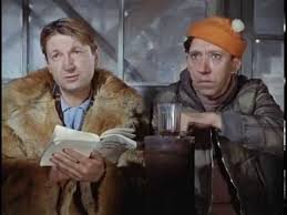 Ширина внутренняя меж боковых стен вагона   2923 мм, если как ты нарисовал, длина продольной 2000, ширина боковой 1000, на проход остается минус 77мм.
Не, не пойдет!