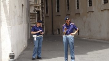 Зря! С ряженными прикольней!