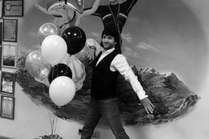 Водитель Лексуса  Лаша Беришвили, уроженец Абхазской АССР,  1989 года рождения, был известный в Сочи хореограф, руководитель ансамбля "Легенда". Мужчина погиб на месте. Водитель автобуса и двое пассажиров доставлены в больницу.