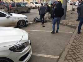 Авария дня. Мотоциклист погиб после столкновения с Мерседесом в Краснодаре