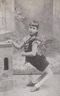 Элла Харпер   «девочка-верблюд».