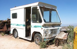 Это серийный автомобиль  компании jeep
Живите  теперь с  этим.