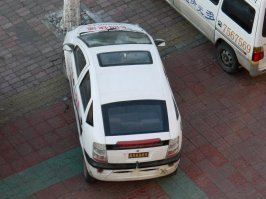 Для тех комментаторов, которые знакомы с Китаем по наслышке и считающих эту новость фейком - я 2 года жил в Китае, не считая сколько лет ездил туда регулярно по несколько раз в месяц, скажу -  новость может быть вполне реальной.
По сравнению с подделкой куриных яиц, подделка презервативов, это вообще детский лепет.
И вот из личного фотоархива, поделки китайцев из презервативов )
Безобидные резиночки для волос, которые и сейчас можно купить,например на алиэкспресе.
Или еще, китайские вариации транспортных средств на тему приуса. У самого был 20-тый приус, поэтому всегда, когда попадались подобные экземпляры, фотографировал