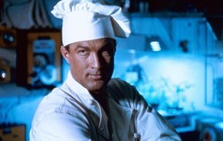 Каша с курицей? Один из самых рядовых салатов, делать можно задней левой ногой. И главного ингредиента - итальянских трав нет, а без него это как шаверма без зиры. На что надеялся автор? Может мне тоже вывесить авторских салатов рецепты, восстановленных мной по вкусу, типа Тигран Меца, отчего шеф-повара бесились потом? Так тоже салаты немудрящие. Увы, заминусил, думал тут секрет какой, а тут тупняк с очередным "взрывающим интернеты" банальным перечнем продуктов и смешивание этого в малоаппетитную кучу, да ещё с картинками. Извините старого кока.