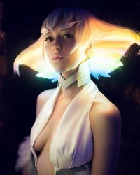 Некоторым костюмчик явно великоват