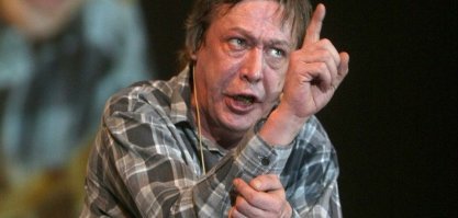 Официально - работа за копейки, лишь бы на заводе не вкалывать. А основное это разнообразная фарцовка ( спекуляция - перепродажа дефицита ) или (простигосподи)  валютные операции. Но за валюту - расстрел...
Вот, знакомый всем, валютчик из гостиницы "Космос". Знаменитый папа вовремя спас, вытащив из КГБ, и отправив в армию...
Нынче, сука, борцун с "кровавым рыжимом"...