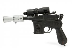 Эти художники из фантаст.фильмов и черпают идеи с всяких разных предметов бытовых...

Оригинальный бластер Хана Соло