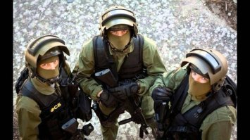 Мужчины, не отходите далеко.
За Вами уже выехали. :)