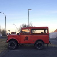История появления советского внедорожника в "стране льдов" достаточно типична для всех советских автомобилей. В середине 50-х годов Англия наложила эмбарго на Исландию, которое поддержало большинство стран, среди многих ограничений, невозможна была и поставка туда автомобилей, аналогичное эмбарго было введено против Кубы в 60-х. На помощь пришел Советский Союз, начав туда поставку того, что нужно было стране, в том числе и автомобили. Туда поставлялись внедорожники, грузовики, легковые автомобили, трактора, но среди транспортных средств делался основной акцент именно на автомобилях повышенно проходимости.