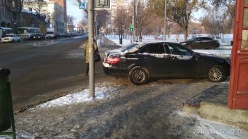 О! Пост прям в тему, вчера тоже зафоткал любителя парковаться где попало, забыл скинуть на сайт гибдд. Сейчас отправил