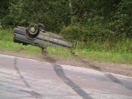 Я шесть лет  на  2-х литровом универсале В3 отъездил. Он мне реально жизнь спас в ДТП. Замечательный аппарат.
Еле ушёл от пьяного лесовоза, ехал перед ним юзом, вначале боком, потом задницей вперёд около ста метров - и плавно перевернулся в канаву. Все целы. Ремонт обошёлся примерно в тридцатку.
На любой другой машине- менее устойчивой, вероятнее всего начал бы кувыркаться на асфальте - а это мясорубка.
