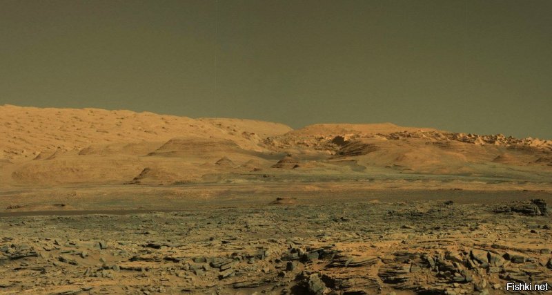 Что за название "первые снимки с Марса" ?  Снимков с Марса уже огромное количество , отснятое марсоходами за несколько лет.