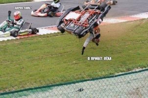 Круизный лайнер с трассой для картинга на палубе