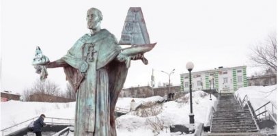 Вот это - Мурманск. А пост - полный отстой...
Кстати, надписи на бетонном блоке нет уже лет как 10. Сейчас там стоит Никола-покровитель мореходов...