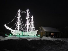 Вот это - Мурманск. А пост - полный отстой...
Кстати, надписи на бетонном блоке нет уже лет как 10. Сейчас там стоит Никола-покровитель мореходов...