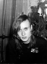 - память, моя память- звонкое ярмо, сколько нам осталось, сколько нам ещё...