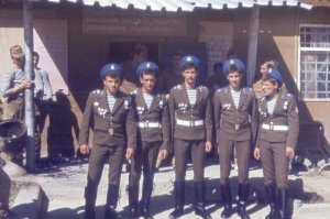 Хорошие плакаты на заднем фоне. Выполнили? Защитили?