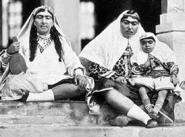 когда появились первые фотоаппараты,шейхи купили новые гаджеты и стали ими пользоваться.так мы можем знать а не представлять...